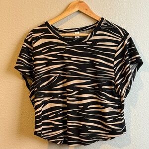 Zebra top size XL (fits like a L)